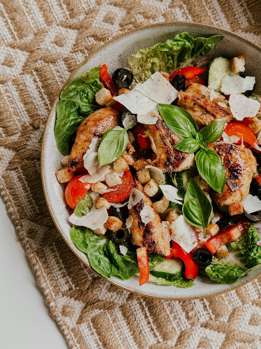 Insalata mista in una ciotola